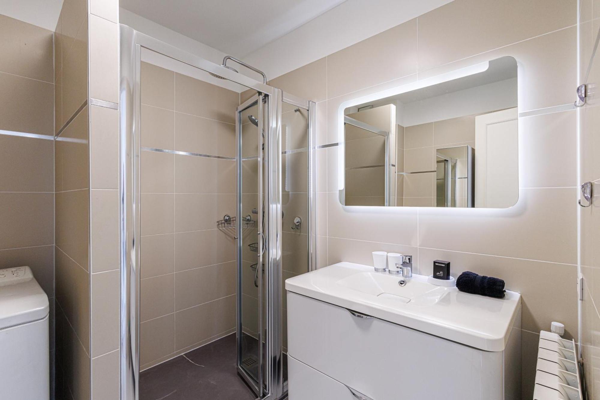 Le Soleia - Spacious 3p - Beachfront - Parking Appartement